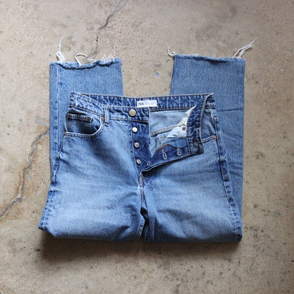 Zara Raw Hem Light Medium Wash Jeans Size 6 Distressed